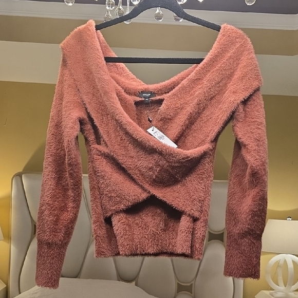 Express Off-Shoulder Sweater in Mauve - Picture 5 of 11